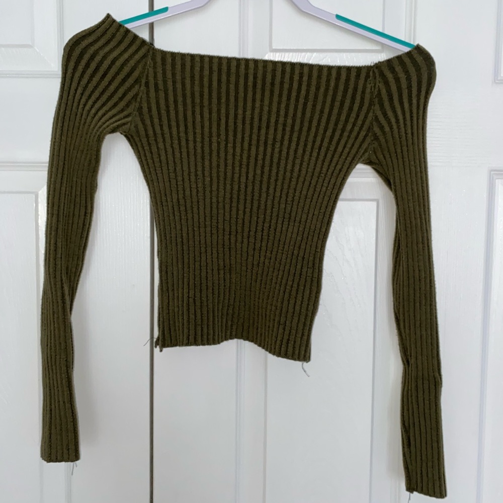 Green long sleeve top